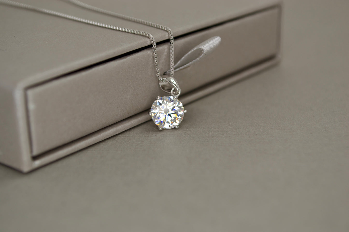 Moissanite Diamond Pendant Necklace 1 & 2 Carat Dazzling , 925 Sterling Silver, D Colour VVSI Clarity, genuine stone, certificate included.