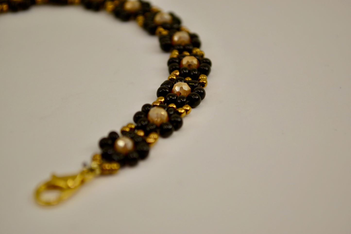 Daisy Bracelet, Black / Beige glass bead 3mm. Light and adjustable