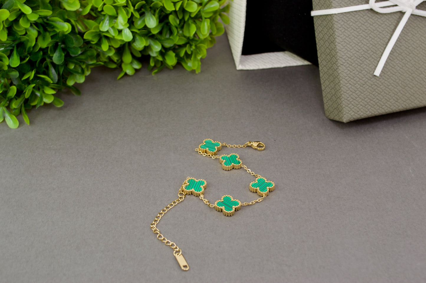 Flower Bracelet. Stainless Steel, no fade - Available in Red Green White Black Silver and Gold