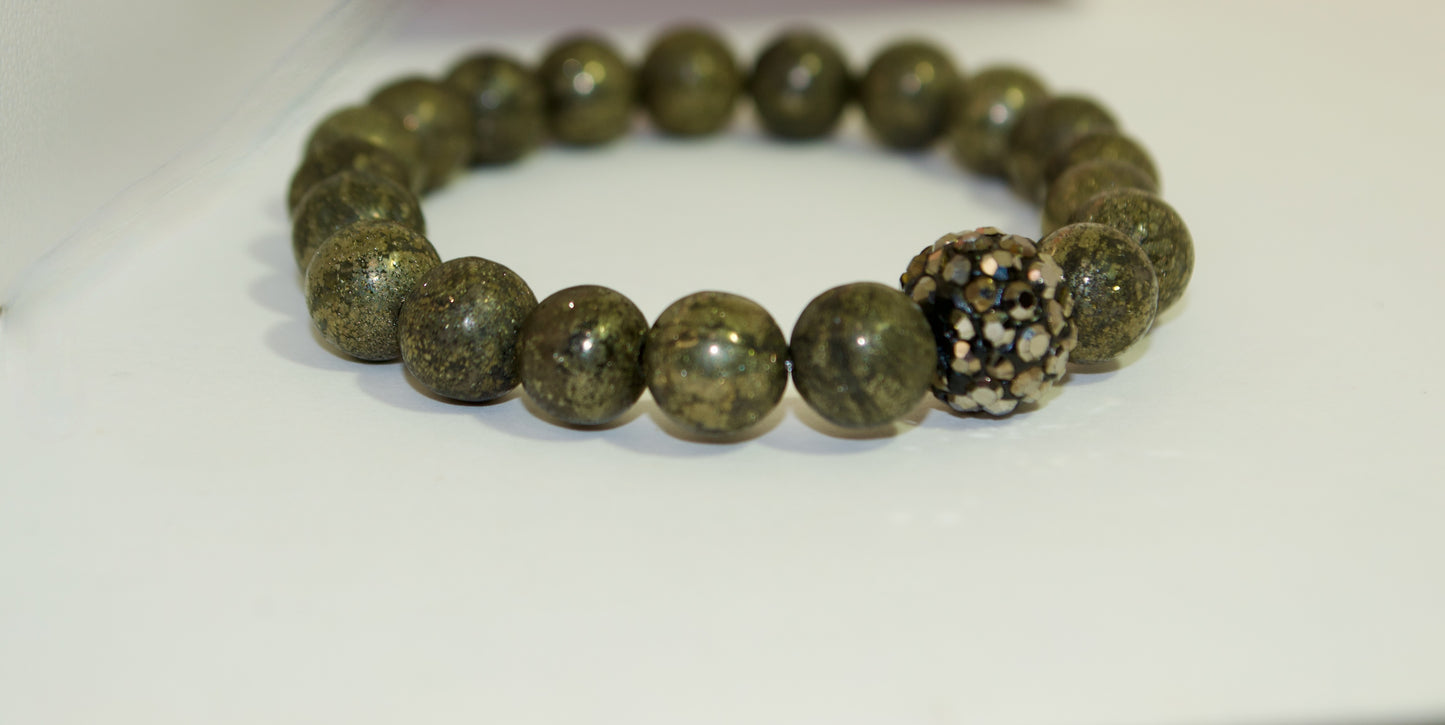1. Cuentas de pirita genuinas. Pulsera elástica de alta calidad con cuentas de bola de discoteca, el cristal curativo de abundancia más vendido. Por Gigi