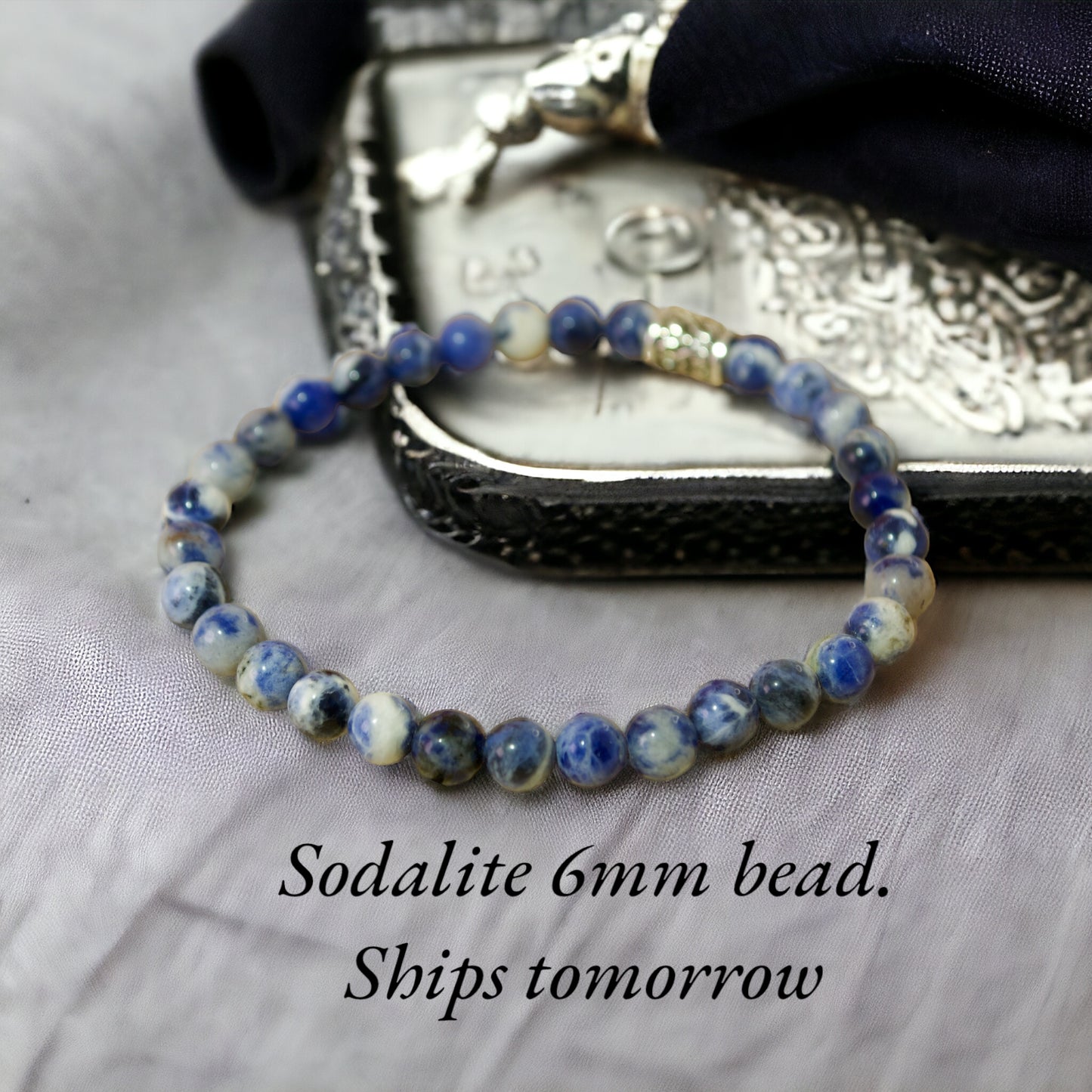 Tranquilidad oceánica: pulsera de piedra de jaspe azul con cordón elástico de 6 mm hecha a mano con espaciador antiguo de Gigi's