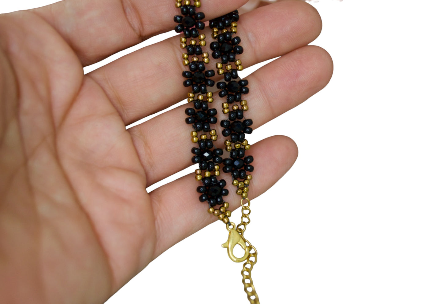 Daisy Flower Bracelet, Black / Gold. Small seed beads. Great Gift for Her. Elegant, Dainty, Light and Adjustable.