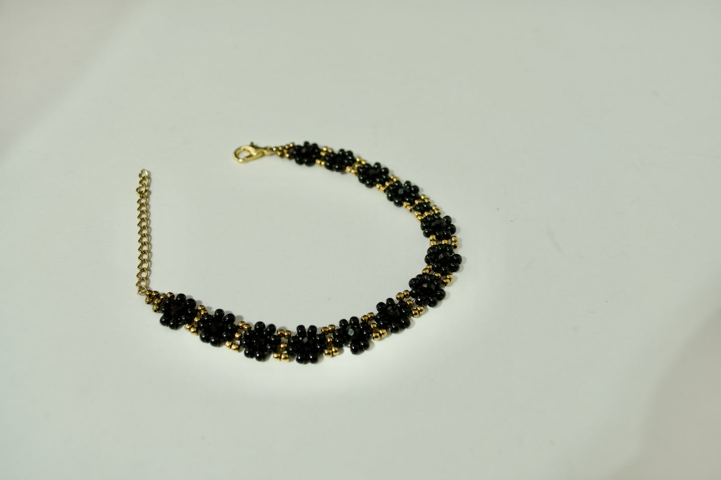 Daisy Flower Bracelet, Black / Gold. Small seed beads. Great Gift for Her. Elegant, Dainty, Light and Adjustable.