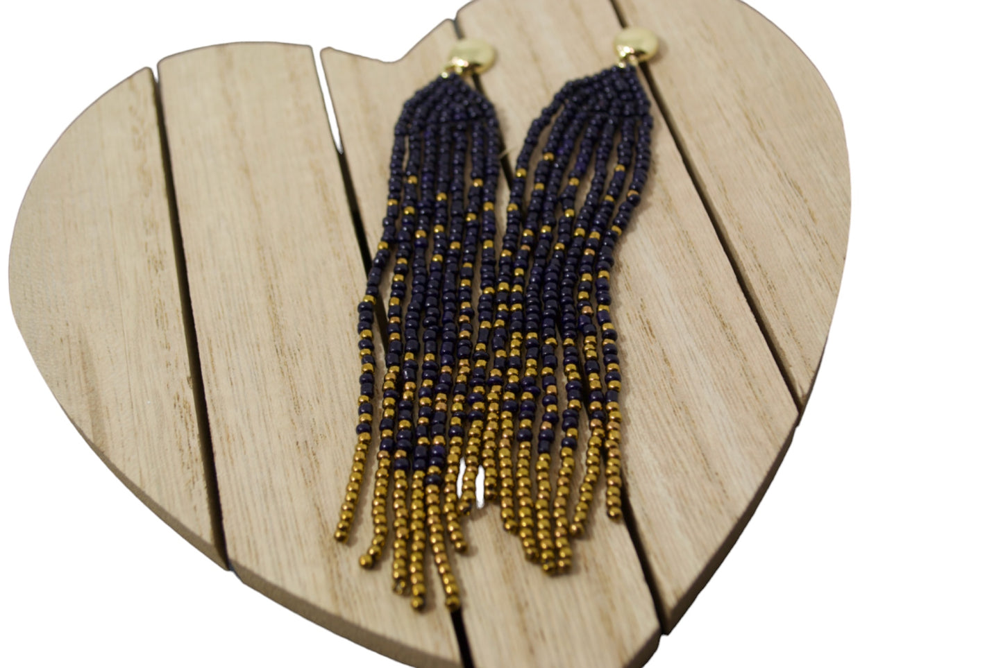 Pendientes de borla con flecos - Joyería de declaración hecha a mano. Cuentas de semillas. Moda bohemia, joyería llamativa, de Gigi's.