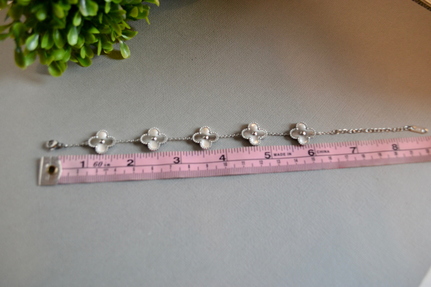 Flower Bracelet. Stainless Steel, no fade - Available in Red Green White Black Silver and Gold
