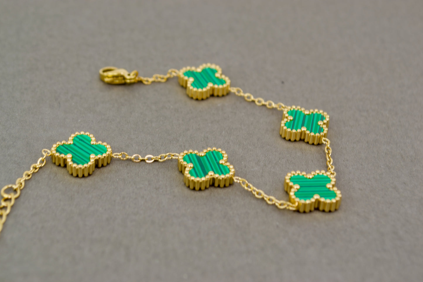 Flower Bracelet. Stainless Steel, no fade - Available in Red Green White Black Silver and Gold