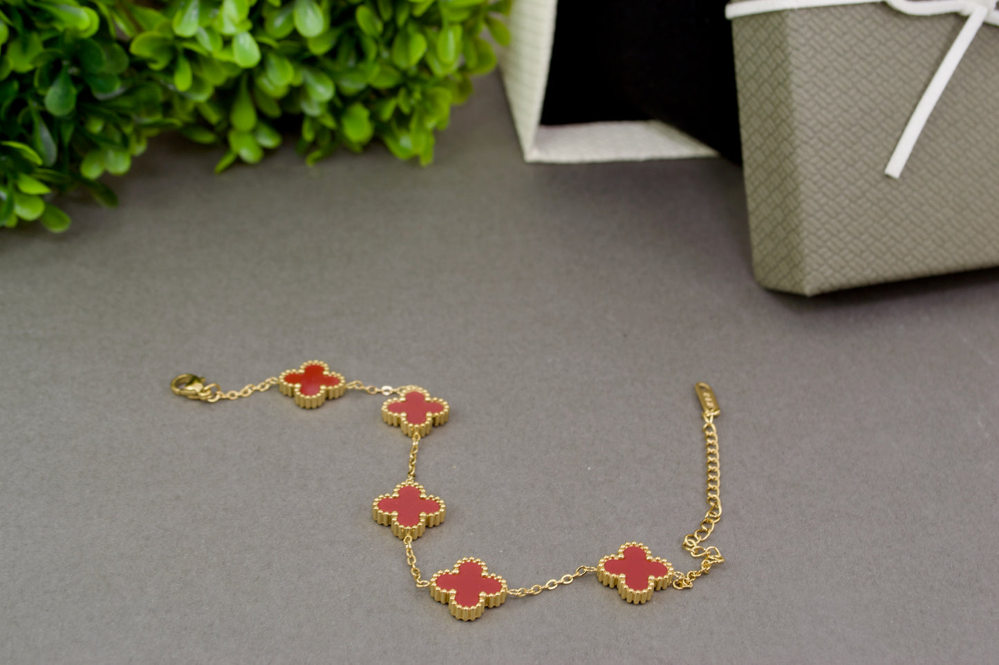 Flower Bracelet. Stainless Steel, no fade - Available in Red Green White Black Silver and Gold