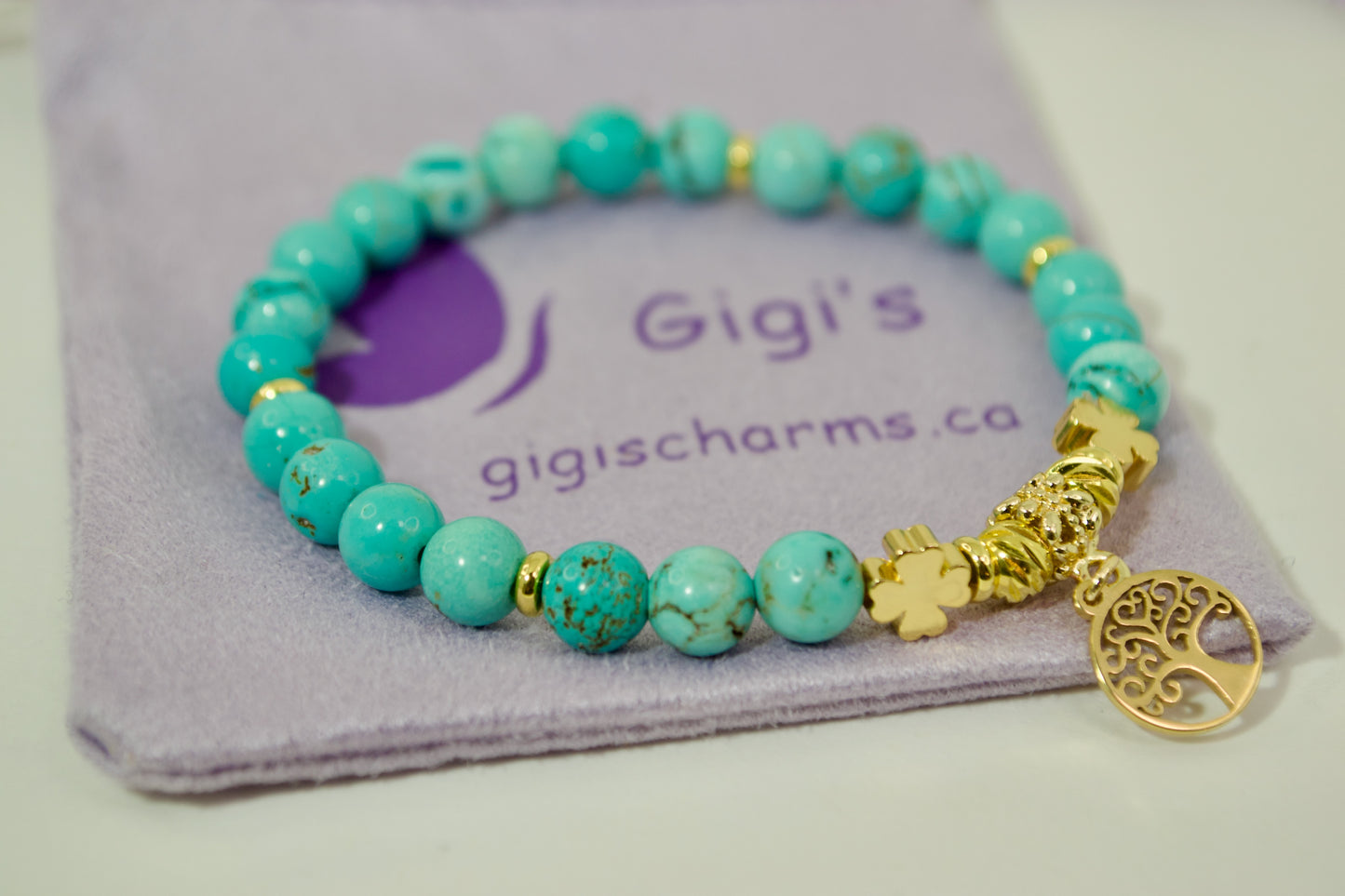 .🧚🏻 Pulsera elástica de piedras preciosas de color turquesa con detalles en oro. Gran idea de regalo para ella. Accesorios conscientes, bienestar bohemio. Gigi