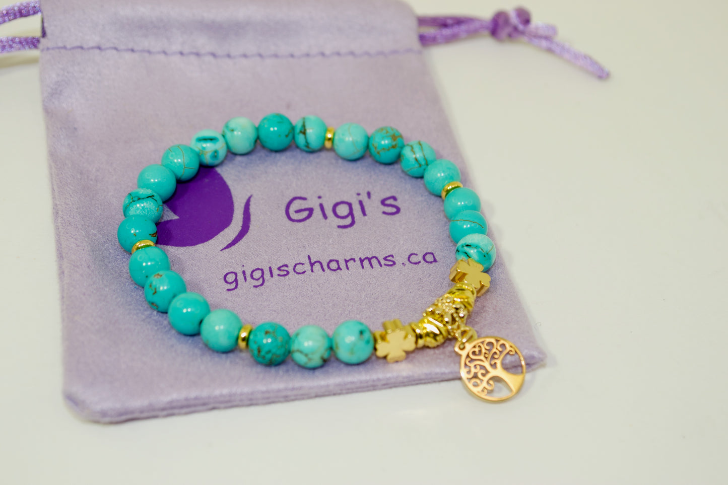 .🧚🏻 Pulsera elástica de piedras preciosas de color turquesa con detalles en oro. Gran idea de regalo para ella. Accesorios conscientes, bienestar bohemio. Gigi