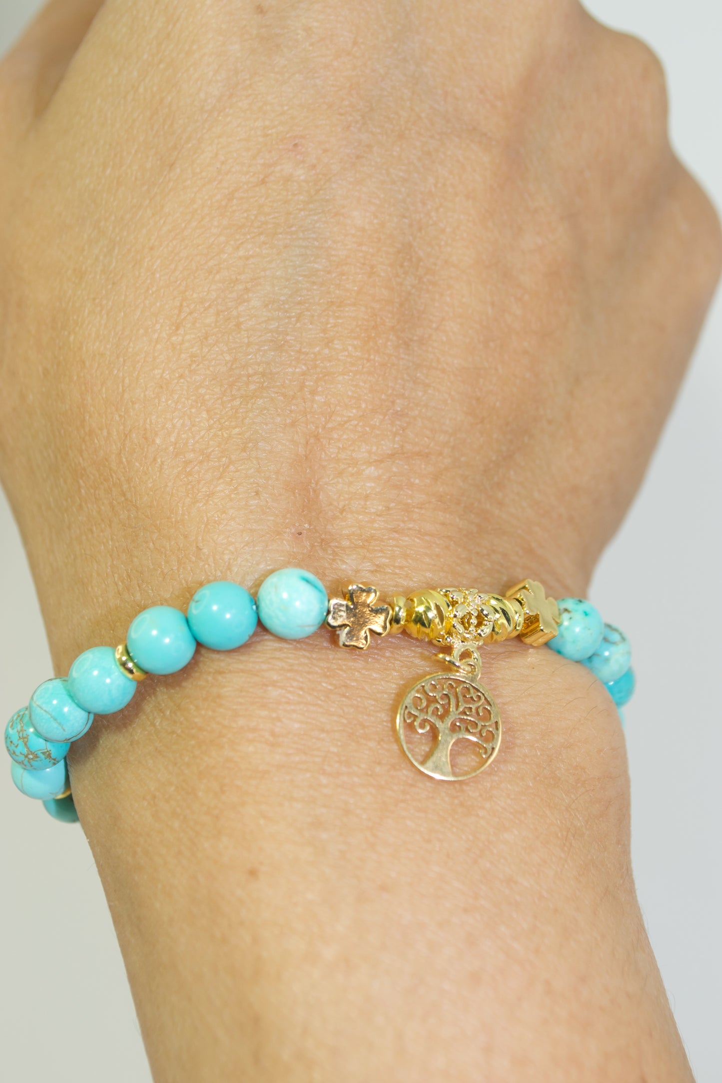 .🧚🏻 Pulsera elástica de piedras preciosas de color turquesa con detalles en oro. Gran idea de regalo para ella. Accesorios conscientes, bienestar bohemio. Gigi