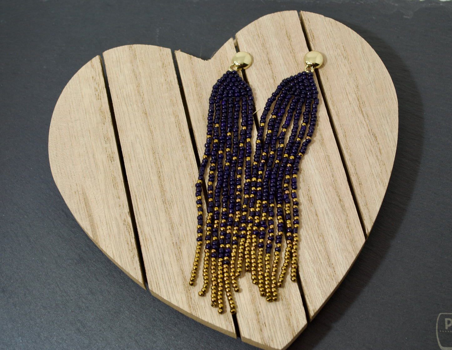 Pendientes de borla con flecos - Joyería de declaración hecha a mano. Cuentas de semillas. Moda bohemia, joyería llamativa, de Gigi's.