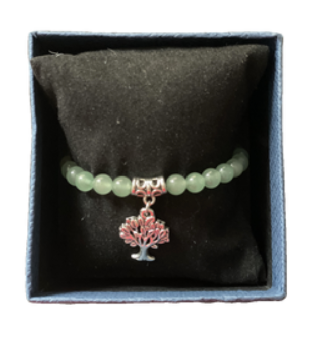 Serenata de la naturaleza: pulsera hecha a mano con cordón elástico de 6 mm y piedra de aventurina verde con dije de Gigi's