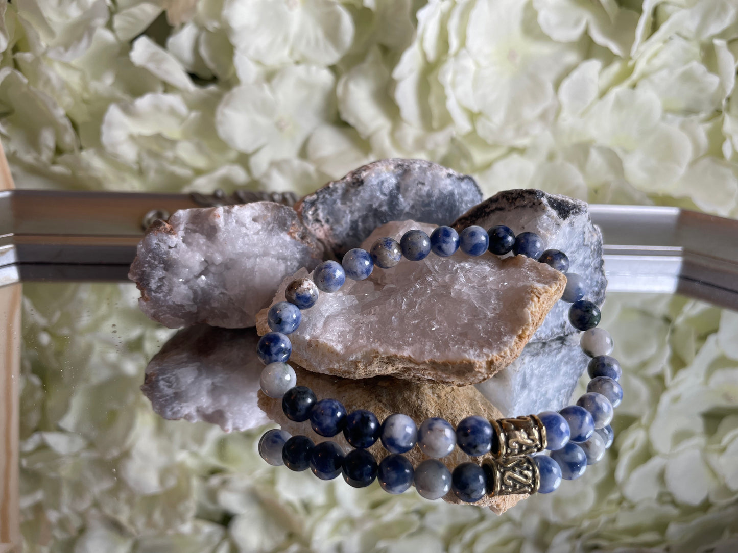 Tranquilidad oceánica: pulsera de piedra de jaspe azul con cordón elástico de 6 mm hecha a mano con espaciador antiguo de Gigi's