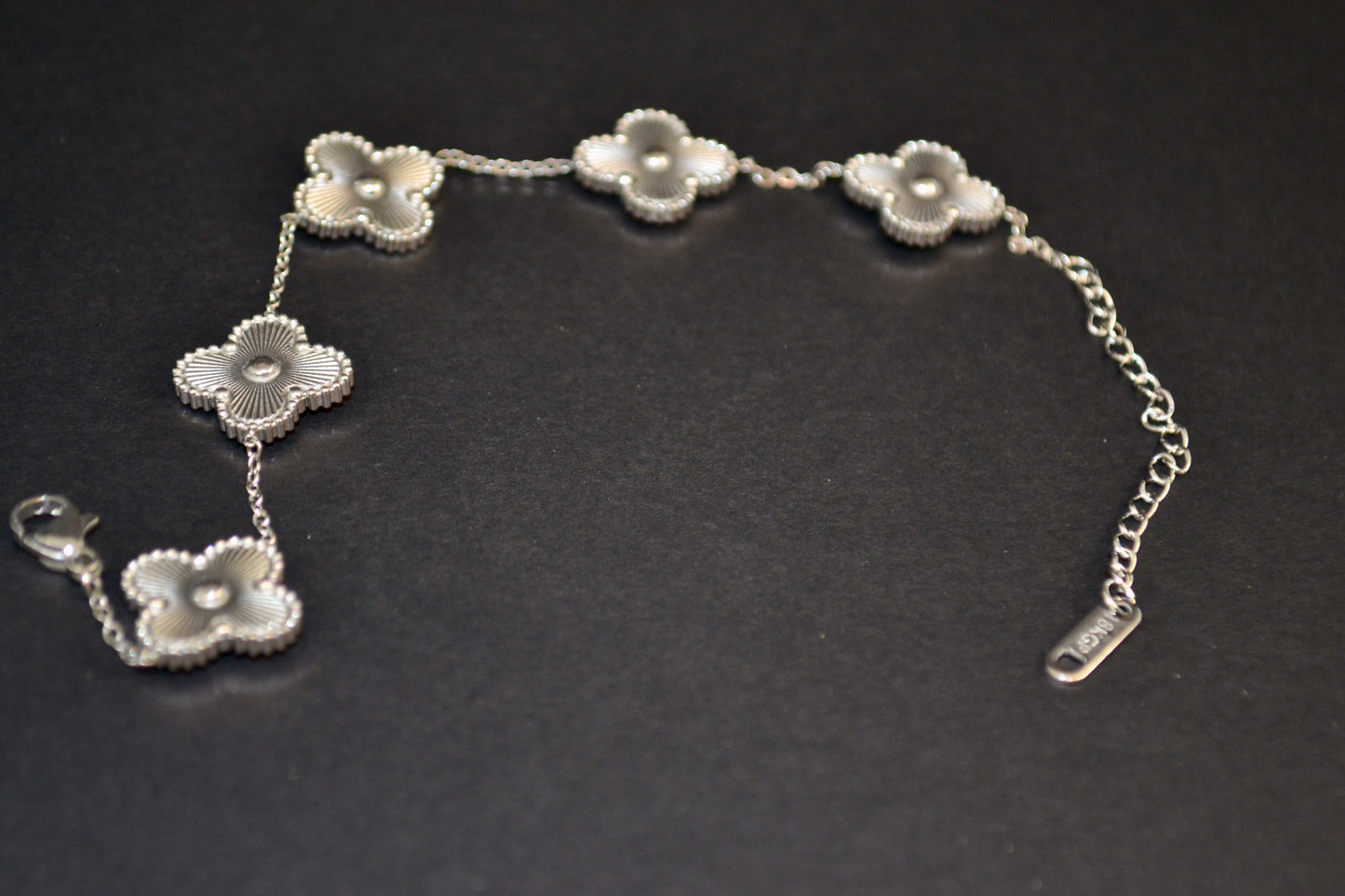 Flower Bracelet. Stainless Steel, no fade - Available in Red Green White Black Silver and Gold