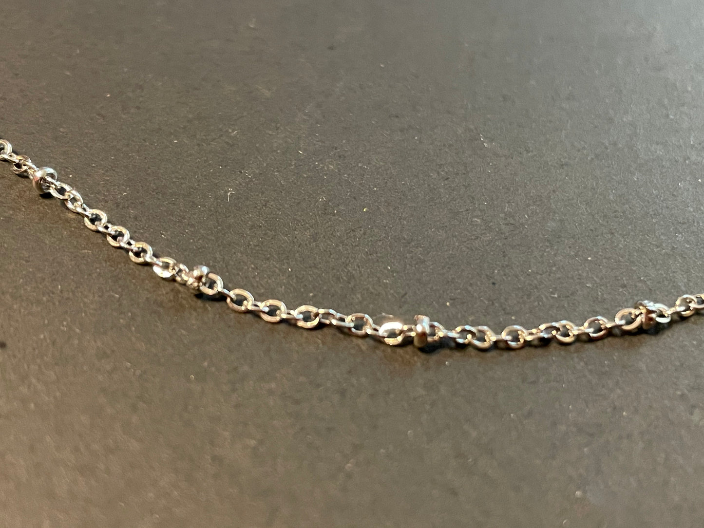 Hermosa gargantilla de acero inoxidable, delicada cadena estilo tono plateado. Regalo de joyería perfecto para todos los días para ella, mamá, novia. Por Gigi